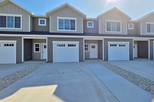 Cloverfield Townhomes in Brookings, SD - Building Photo - Building Photo