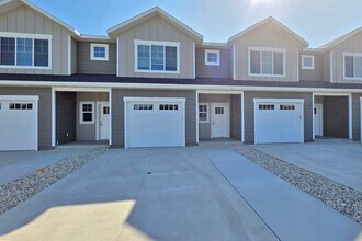 Cloverfield Townhomes in Brookings, SD - Building Photo - Building Photo