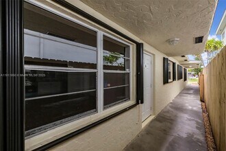 2033 Dewey St in Hollywood, FL - Foto de edificio - Building Photo