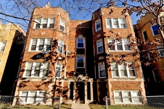 6431 N Claremont Ave in Chicago, IL - Building Photo