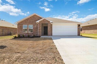 3041 Amarillo Way in Centerton, AR - Building Photo
