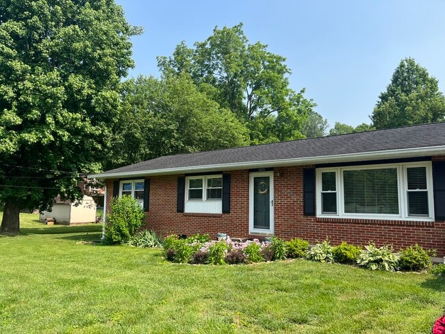 property at 1603 Seminole Dr