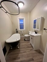 114 Dr Samuel McCree Way, Unit Downstairs