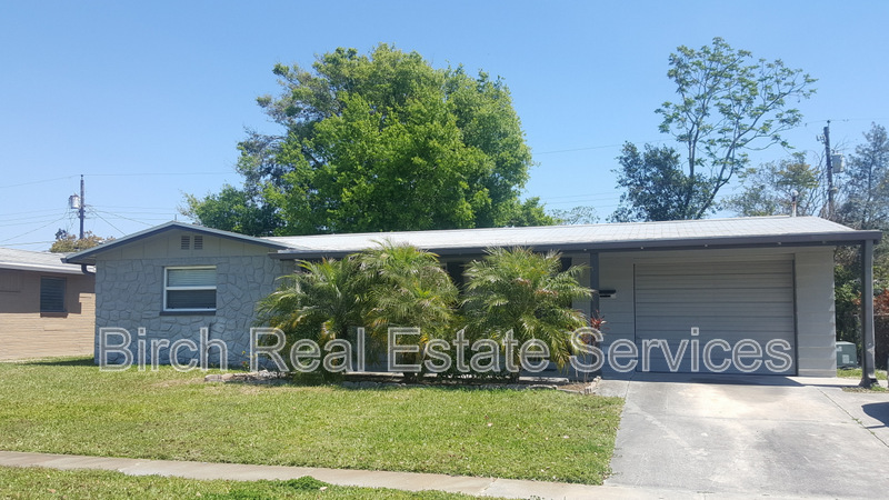 2030 Lyra Dr in Holiday, FL - Foto de edificio