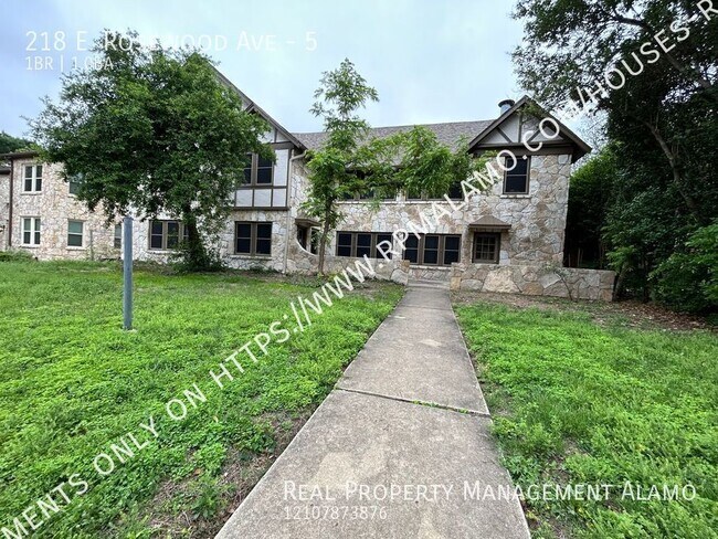 218 E Rosewood Ave in San Antonio, TX - Building Photo - Building Photo