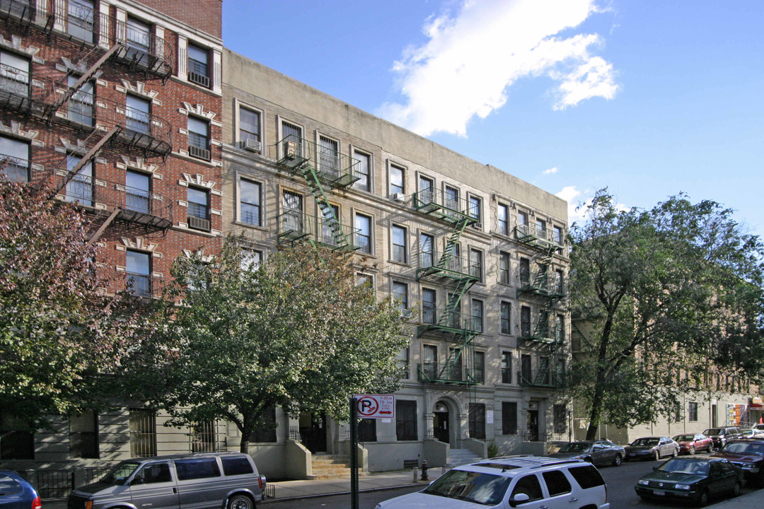 305 W 113th St in New York, NY - Building Photo