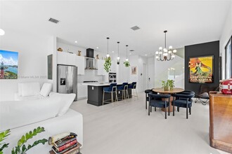 4468 NW 80th Ave in Doral, FL - Building Photo - Building Photo