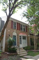 10345 Latney Rd in Fairfax, VA - Building Photo