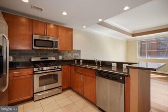 8191 Strawberry Ln in Falls Church, VA - Building Photo - Building Photo
