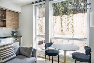 2222 15th Ave W-Unit -FL2-ID934 in Seattle, WA - Building Photo - Building Photo