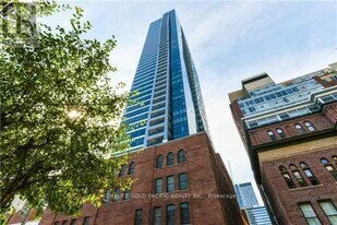 5 St Joseph St in Toronto, ON - Building Photo