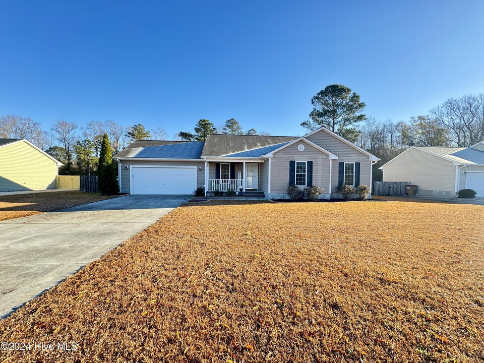 121 Laredo Dr in Jacksonville, NC - Building Photo