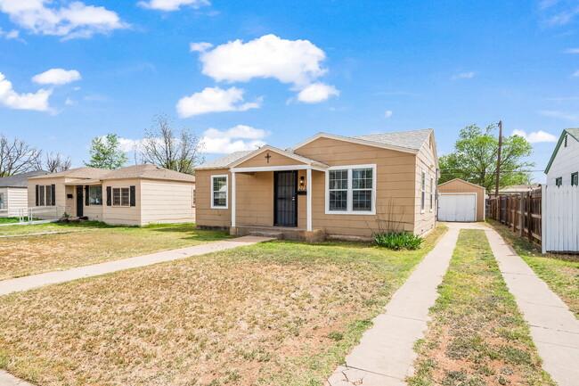 2715 36th St in Lubbock, TX - Foto de edificio - Building Photo