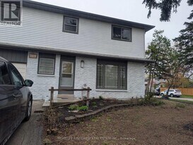 769 Cabot Trail in Milton, ON - Building Photo