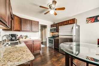 5114 Columbia Ave-Unit -Apt 207 in Dallas, TX - Building Photo - Building Photo