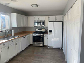 83 Bradford Ln in Mundelein, IL - Building Photo - Building Photo