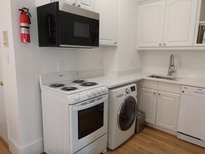 131 C St SE, Unit 3 in Washington, DC - Building Photo - Building Photo