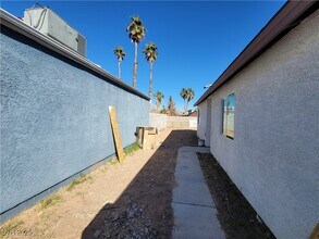 7324 Empress Dr in Las Vegas, NV - Foto de edificio - Building Photo