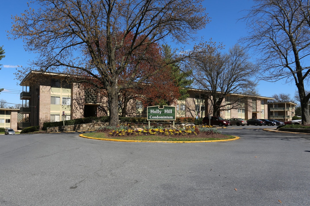 Holly Hill Condominiums in District Heights, MD - Building Photo