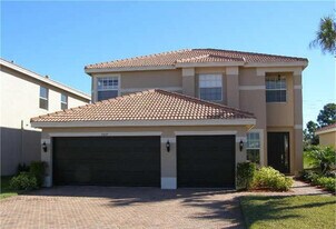 2009 Grey Falcon Cir SW in Vero Beach, FL - Building Photo