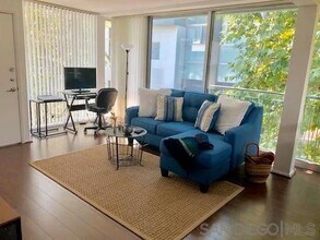 101 W Market St, Unit 301 in San Diego, CA - Building Photo - Building Photo