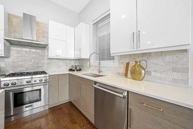 1085 N Marshfield Ave, Unit #3 Top Floor-Rooftop in Chicago, IL - Building Photo - Building Photo
