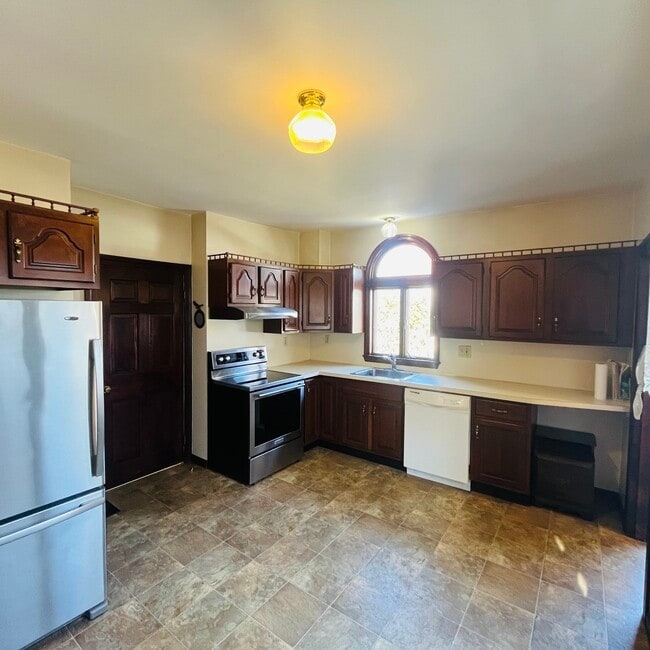 12 Endicott St in Saugus, MA - Building Photo - Building Photo