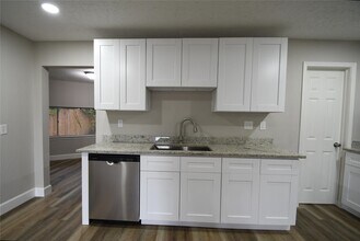 8535 Tilgham St in Houston, TX - Building Photo - Building Photo