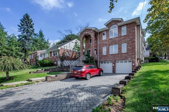 470 Chestnut St, Unit B in Ridgefield, NJ - Foto de edificio - Building Photo