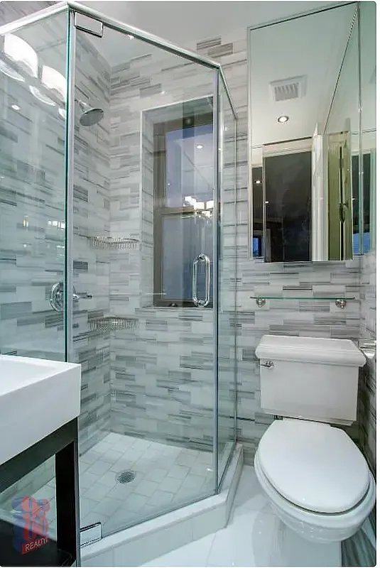 5 W 103rd St, Unit 1B in New York, NY - Foto de edificio - Building Photo