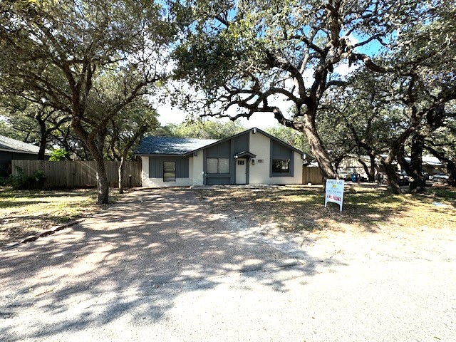 2551 Poinsettia Pl in Ingleside, TX - Foto de edificio