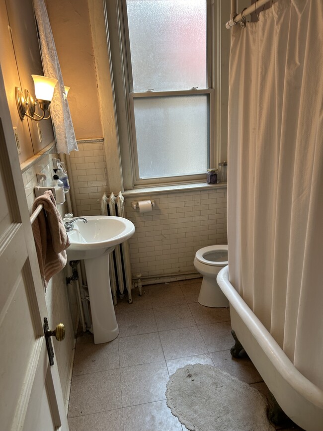 1217 Resaca Pl, Unit 1st fl in Pittsburgh, PA - Building Photo - Building Photo