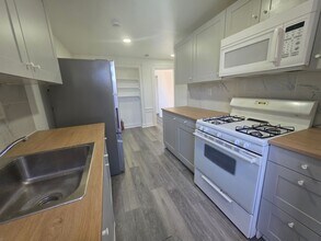 98 Delafield St in Poughkeepsie, NY - Foto de edificio - Building Photo