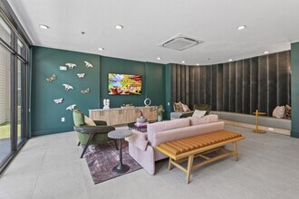 601 W 9th St in Dallas, TX - Foto de edificio - Building Photo