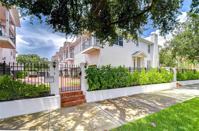 113 Bosphorous Ave in Tampa, FL - Building Photo - Building Photo