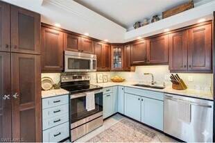 1810 Bald Eagle Dr in Naples, FL - Building Photo