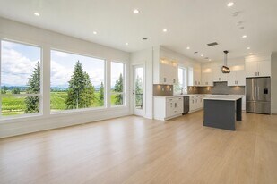 14907-1435A 35A Ave in Surrey, BC - Building Photo