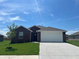 529 Nevada St in Farmington, AR - Building Photo