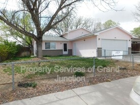 491 Mountain Vista Dr in Clifton, CO - Building Photo