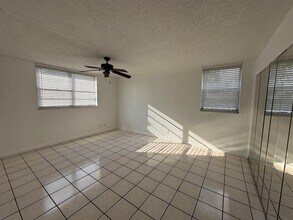 3100 N Pine Island Rd, Unit 404 in Sunrise, FL - Building Photo - Building Photo