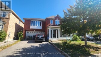 31 Hoptree Ave in Toronto, ON - Building Photo