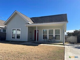 1220 Diamondhead Dr in Canyon Lake, TX - Building Photo