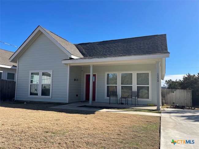 property at 1220 Diamondhead Dr