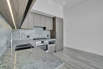 626 Claremont St in Coquitlam, BC - Building Photo - Building Photo