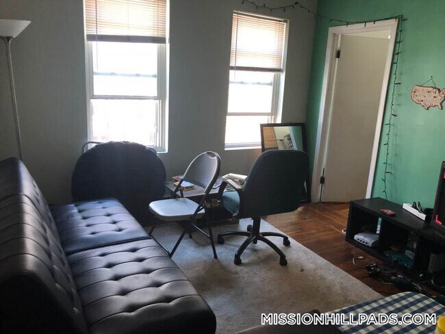 894 Huntington Ave in Boston, MA - Building Photo - Building Photo