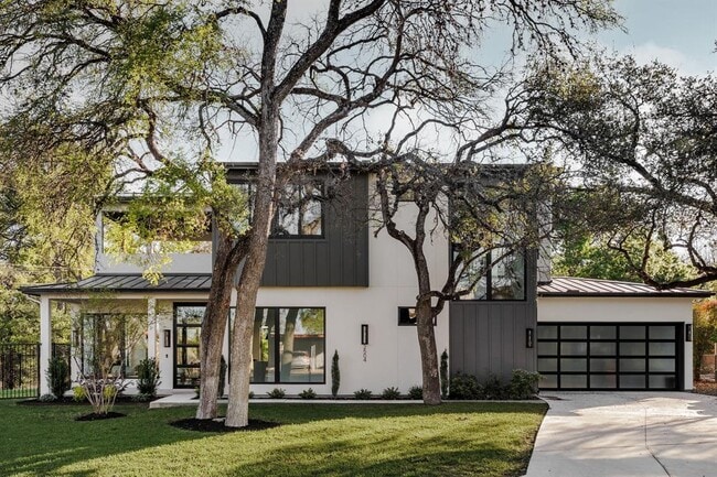 property at 2504 Bluffview Dr