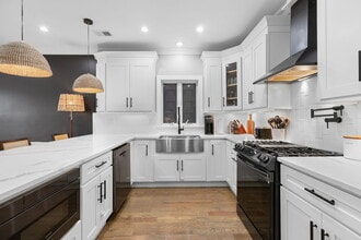 23 Manhattan Ave, Unit 1 in Jersey City, NJ - Building Photo - Building Photo