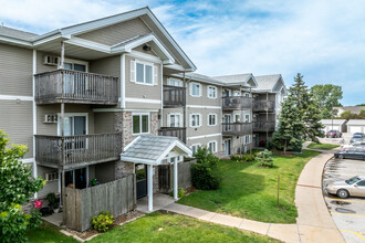 Oak Crossing in Grimes, IA - Foto de edificio - Building Photo