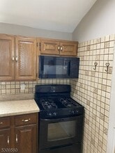 1009 Goffle Rd in Hawthorne, NJ - Building Photo - Building Photo