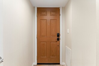 6453 Bayou Glen Rd in Houston, TX - Building Photo - Building Photo